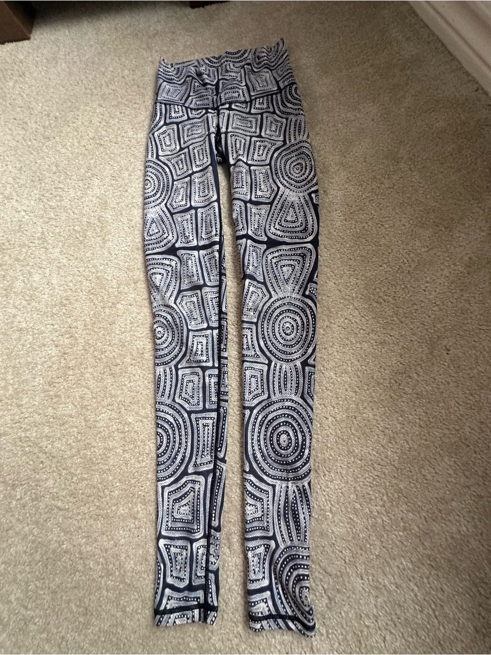 Niyama Sol Black & White Geometric Print Yoga Leggings